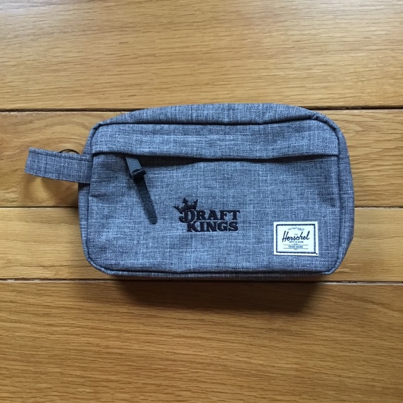 Herschel Draft Kings Raven Crosshatch Travel Bag - Picture 2 of 12